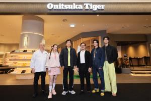"ใบเฟิร์น-กลัฟ-ดิว-เบลล่า" ร่วมเปิดตัว Onitsuka Tiger สาขา Central Park