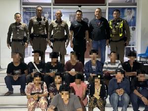 ทางหลวงอยุธยาสกัดจับขบวนการขนแรงงานเมียนมาอัดแน่น 13 ชีวิตในรถตู้ ลอบเข้าเมืองหวังทำงานไทย