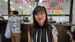 โรงตึ๊งตรึม! ชาวบ้านแห่หอบทอง-เครื่องมือการเกษตร ยันขันเงินใส่บาตรพระ จำนำหาเงินส่งลูกเรียน