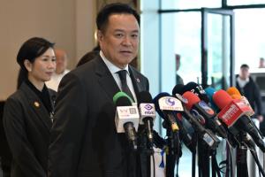 "อนุทิน" ยันกู้ 4 แสนล้านไร้โกง ถ้าจะกระเด็นก็กระเด็นไปที่ประชาชน ไล่ฝ่ายค้านย้อนดูอดีตก็เคยทำ เมินยื่นศาล รธน.