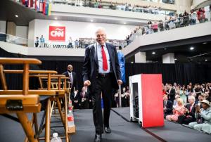 “เท็ด เทอร์เนอร์” ผู้ก่อตั้งสถานีโทรทัศน์ CNN โด่งดังจากรายงานสงครามอ่าวอาหรับสมัยซัดดัมบุกคูเวตยุค 90 เสียชีวิตในวัย 87 ที่รัฐฟลอริดา
