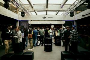 adidas Originals จับมือ KNOWWHERE STUDIOS พลิกความดิบสู่ความคูล ใจกลางเจริญกรุง