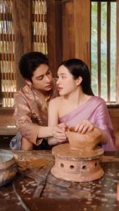 เสิร์ฟเคมีลงตัว! “ออกัส-ปันปัน”ประกบคู่ลงซีรีส์แนวตั้ง  “ย้อนยุคมาแก้บน ม้าลาย 9999 ตัว ”การันตรีความป่วนทะลุมิติ รับชมพร้อมกันทั่วโลก 5 พ.ค.นี้ บนแอป iQIYI