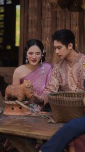 เสิร์ฟเคมีลงตัว! “ออกัส-ปันปัน”ประกบคู่ลงซีรีส์แนวตั้ง  “ย้อนยุคมาแก้บน ม้าลาย 9999 ตัว ”การันตรีความป่วนทะลุมิติ รับชมพร้อมกันทั่วโลก 5 พ.ค.นี้ บนแอป iQIYI