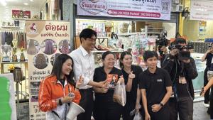 ‘ดร.โจ’ ประเดิมหาเสียงบางรัก โวพรรคส้มเตรียมตัวมาดีกว่าปี 65 มั่นใจกวาด ส.ก.ครบ 50 เขต