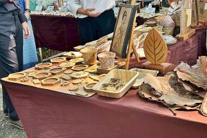 ชาวสันกำแพงไอเดียเจ๋ง เดินหน้า “ตลาดใบไม้แลกไข่” ลดเผา-ลดฝุ่น PM2.5