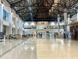 ฝนถล่ม!สนามบินตรังหลังคารั่ว ปัญหาอาคารใหม่ผู้รับเหมาทิ้งงาน “ภัทรพงศ์” สั่งทย.เร่งแก้ปัญหา