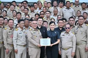 กำนัน–ผู้ใหญ่บ้านนครปฐมรวมพลังยื่นหนังสือ ผวจ.ปกป้องศักดิ์ศรี ย้ำเดินหน้าปราบยาเสพติด