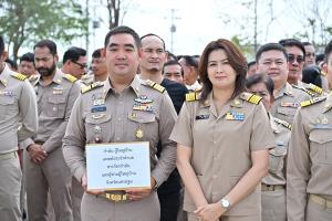กำนัน–ผู้ใหญ่บ้านนครปฐมรวมพลังยื่นหนังสือ ผวจ.ปกป้องศักดิ์ศรี ย้ำเดินหน้าปราบยาเสพติด
