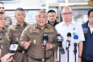 บุกทลายโกดังบุหรี่ไฟฟ้ารายใหญ่ ยึดกว่า 2 แสนชิ้น มูลค่า 100 ล้าน