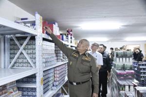 บุกทลายโกดังบุหรี่ไฟฟ้ารายใหญ่ ยึดกว่า 2 แสนชิ้น มูลค่า 100 ล้าน