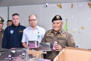 บุกทลายโกดังบุหรี่ไฟฟ้ารายใหญ่ ยึดกว่า 2 แสนชิ้น มูลค่า 100 ล้าน จ่อใช้มาตรการฟอกเงินเช็กบิลทั้งขบวนการ
