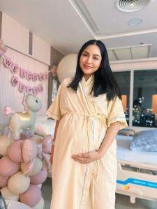 คลอดแล้วจ้า! “ครูก้อย” คลอดลูกคนที่ 2 “น้องมีเมตตา” แก้มยุ้ยน่าฟัดสุดๆ พ่อเจมส์ปลื้มหนักมาก