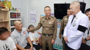ผบช.น.รุดเยี่ยมตำรวจ บก.จร.บาดเจ็บจากการปฏิบัติหน้าที่ โครงการ "เหลียวหลังแลหน้า"