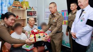 ผบช.น.รุดเยี่ยมตำรวจ บก.จร.บาดเจ็บจากการปฏิบัติหน้าที่ โครงการ "เหลียวหลังแลหน้า"