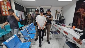 คุมเข้มหนุ่มจีน ฝากขังศาลจังหวัดพัทยา เจ้าตัวบ่นอยากตายทั้งคืน ค้นบ้านอดีตเมียคนไทยที่คลองสามวาไม่พบของผิดกฎหมาย