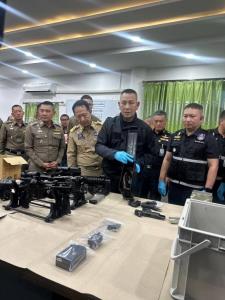 ผบ.ตร. ลุยติดตามคดี ชื่นชม "ส.ต.ท." ไหวพริบเยี่ยม ขยายผลรวบหนุ่มจีนซุกอาวุธสงคราม-ระเบิดเพียบ