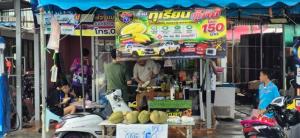 “ทุเรียนกู้ภัย” อร่อยได้บุญ! หัวหน้ากู้ภัยผุดไอเดียขายทุเรียน หาเงินซ่อมรถ-ซื้ออุปกรณ์ช่วยชีวิต