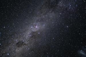 ภาพกาแล็กซีทางช้างเผือกของเรา ระหว่างการเดินทางโลก – ดวงจันทร์ /  ภาพ : NASA