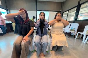 ชาวระนองรวมตัวเรียกร้องให้ทบทวนโครงการแลนด์บริดจ์และกฎหมายSEC เชิญชวนแสดงเชิงสัญลักษณ์คัดค้านด้วยการ “ปิดหู ปิดตา ปิดปาก”