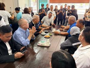“พิพัฒน์” พบปะชาวปัตตานี รับฟังข้อเสนอสร้างสะพานเชื่อม “แหลมนก–แหลมตาชี”