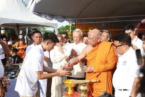รมว.คมนาคม นำพุทธศาสนิกชนชาวสงขลา ร่วมพิธีบวงสรวงและเททองนำฤกษ์จัดสร้างวัตถุมงคล “เจ้าสัวเก้าแสน (นายแรง)”