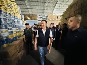 นายกบินด่วน ลงระนอง  แถลงข่าวยึดสินค้าหนีภาษีกว่า 50 ล้านบาท ระบุมีสายปริศนาโทรขู่เจ้าหน้าที่