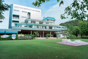 ส่องเบื้องหลังความสำเร็จ Hospitality &amp; Leisure Management ม.อ. ภูเก็ต ก้าวไกลสู่ TOP100 ระดับโลก