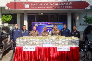 รวบ 2 หนุ่มรับงานนักบิน ลอบขนไอซ์ 300 กก. ได้ค่าจ้าง 2.5 แสน
