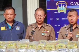 รวบ 2 หนุ่มรับงานนักบิน ลอบขนไอซ์ 300 กก. ได้ค่าจ้าง 2.5 แสน