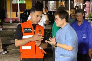 พายุฤดูร้อนถล่มบ้านหมี่ เสียหาย 3 ตำบล 121 หลังคาเรือน ผู้ว่าฯ ลพบุรีเร่งช่วยเหลือด่วน
