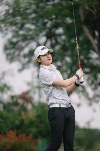 (ชมคลิป) จากแฟนกอล์ฟ สู่ผู้ประกอบการ “เต๋า เศรษฐพงศ์” ปั้นธุรกิจกันแดดเจาะตลาดนักกอล์ฟ
