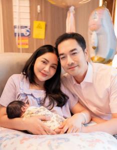 “ครูก้อย - เจมส์ เรืองศักดิ์” เพิ่งคลอดลูกสาวคนที่สอง แต่เตรียมชื่อเผื่อลูกคนที่สาม!