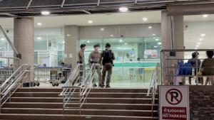 หาม "หมิงเฉิน ซัน" ส่งโรงพยาบาลหลังเครียดหนัก ชักตาค้างขณะเข้าเรือนจำ
