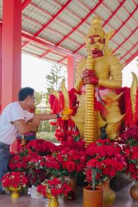สายมูตัวจริง! คนบันเทิงไทยแห่บูชา “ท้าวเวสสุวรรณ” ขอพรโชคลาภ-งานปัง ชีวิตพลิกสู่ความสำเร็จ