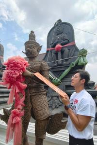 สายมูตัวจริง! คนบันเทิงไทยแห่บูชา “ท้าวเวสสุวรรณ” ขอพรโชคลาภ-งานปัง ชีวิตพลิกสู่ความสำเร็จ