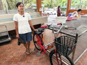 สาวใหญ่วัย 54 ใจบุญ! โจรบุกฉกจักรยานคู่ใจถึงที่ทำงานไม่เอาความ “คิดว่าทำทาน” แต่เตือนอย่าหาทำกับคนอื่น