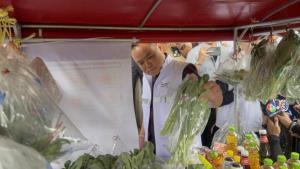 “อนุทิน” โชว์ขับรถพุ่มพวงกลางทำเนียบ  พา “ศุภจี” ซ้อนท้าย เปิดไทยช่วยไทยฯ ก่อนประชุม ครม.