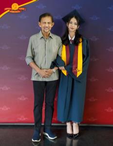 สุลต่านแห่งบรูไน ร่วมงานจบการศึกษา พระราชธิดาองค์เล็ก “เจ้าหญิงอามีราห์”