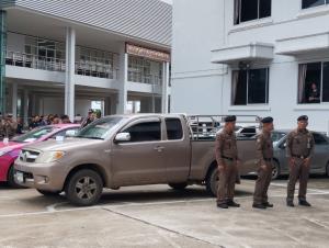 แสบยกครัว!ตร.ดักรวบ“พ่อแม่ลูก-สะใภ้” ขนยาบ้า-คีตามีน ซุกเต็มซอกประตูกระบะ-ขับเก๋งนำจากเชียงรายเข้าลำปาง
