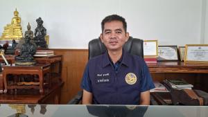 นายนิรันดร์ สุนทรศิริ  นายอำเภอกาบเชิง 