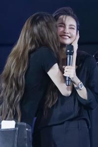 อิงฟ้า ชาล็อต ยิ้มแล้ว กับบทสรุปที่ต้องเลือก หน้าที่หรือความรัก ในกิจกรรม นทีร้อยเล่ห์ The Final Episode ตบท้ายด้วยการจุ๊บถังแก๊ส ให้แฟนๆร้องกรี๊ด