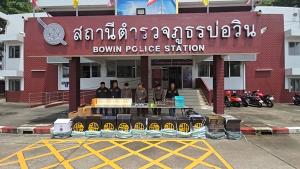 รวบหนุ่มจีน ลักลอบขนบุหรี่เถื่อน  กว่า 1.5 หมื่นซอง มูลค่าเกือบ 2 ล้าน