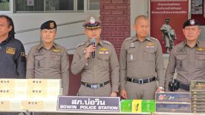 รวบหนุ่มจีน ลักลอบขนบุหรี่เถื่อน  กว่า 1.5 หมื่นซอง มูลค่าเกือบ 2 ล้าน