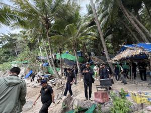 ยึดอีก 2 หลัง เพิงรุกป่าขายน้ำปั่นริมหาดฟรีดอม หลังยึดไปแล้ว 57ไร่  23 คดี งัดทุกกฎหมายเอาผิดเสี่ยอักษร L รอดูจะเกิดอะไรขึ้น