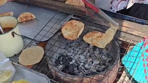 ชวนชิม “ปลาริวกิวปิ้ง” ของอร่อยคู่ตลาดศาลเจ้าโรงทอง ขายยาวนานกว่า 45 ปี