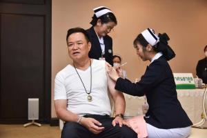เดินหน้าสุขภาพไทยไร้รอยต่อ “อนุทิน” เยี่ยมบูธนวัตกรรมสาธารณสุข พร้อมฉีดวัคซีนไข้หวัดใหญ่