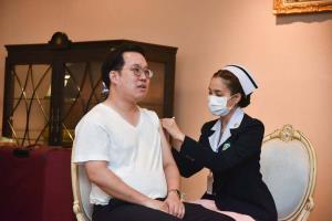 เดินหน้าสุขภาพไทยไร้รอยต่อ “อนุทิน” เยี่ยมบูธนวัตกรรมสาธารณสุข พร้อมฉีดวัคซีนไข้หวัดใหญ่