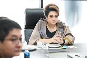 “ศุภมาส” ตรวจโชว์รูมรถ EV บังคับติดฉลาก  “มาตรฐานทอดสอบระยะทางวิ่ง” ฝ่าฝืนคุก 6 เดือน ปรับ 1 แสน