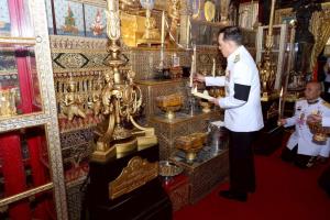 ในหลวง - พระราชินี เสด็จฯไปในการพระราชพิธีพืชมงคล ณ พระอุโบสถวัดพระศรีรัตนศาสดาราม